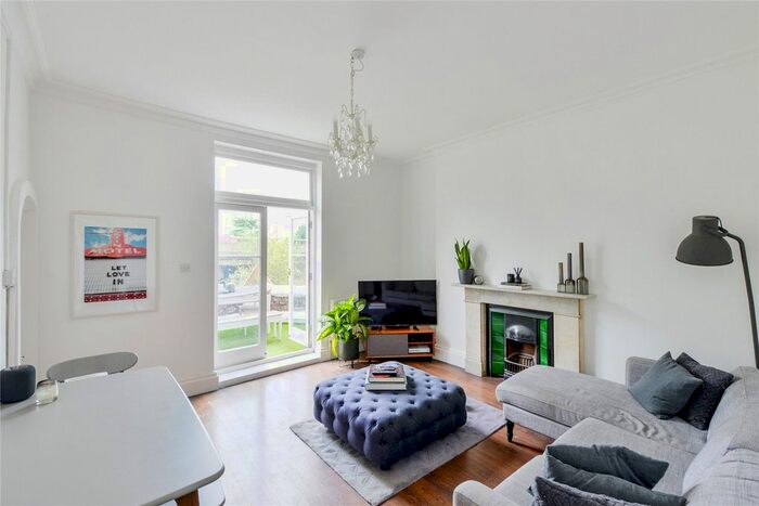 2 Bedroom Flat To Rent In Cambridge Gardens, London, W10