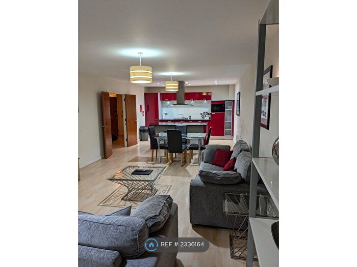 2 Bedroom Flat To Rent In Kenavon Drive, Reading, RG1