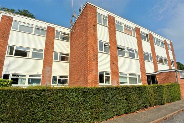 2 Bedroom Flat To Rent In Princes Road, Weybridge, KT13