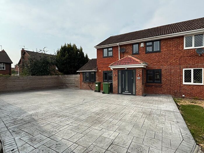 4 Bedroom Terraced House For Sale In Calshot Place, Calcot, Reading, RG31