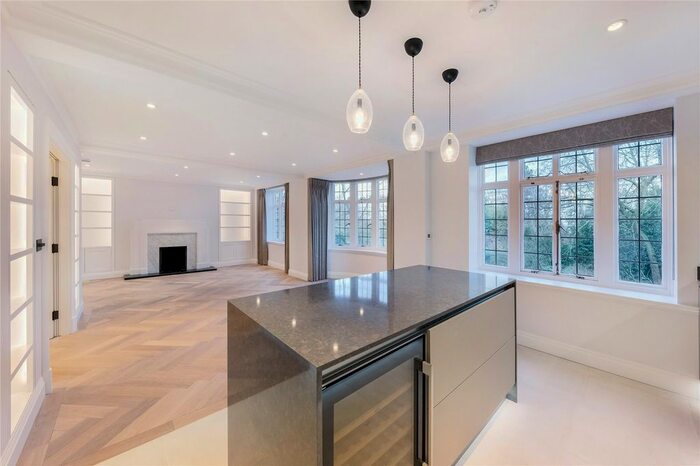 2 Bedroom Flat To Rent In Grosvenor Court, - Sloane Street, Sloane Square, London, SW1X