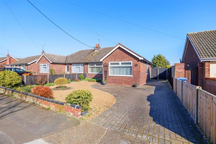 3 Bedroom Semi-Detached Bungalow For Sale In Kemps Lane, Beccles, NR34