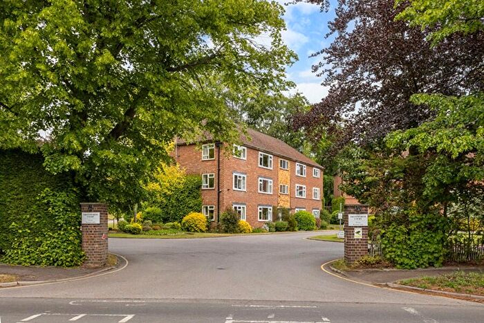 3 Bedroom Apartment For Sale In Virginia Water, Surrey, GU25