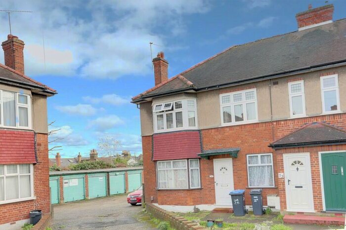 2 Bedroom Ground Maisonette To Rent In Orchid Road, Southgate, N14