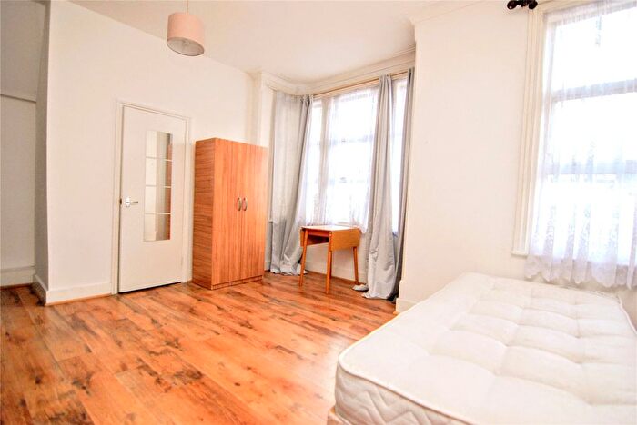 Studio To Rent In Mattison Road, Harringay, London, N4