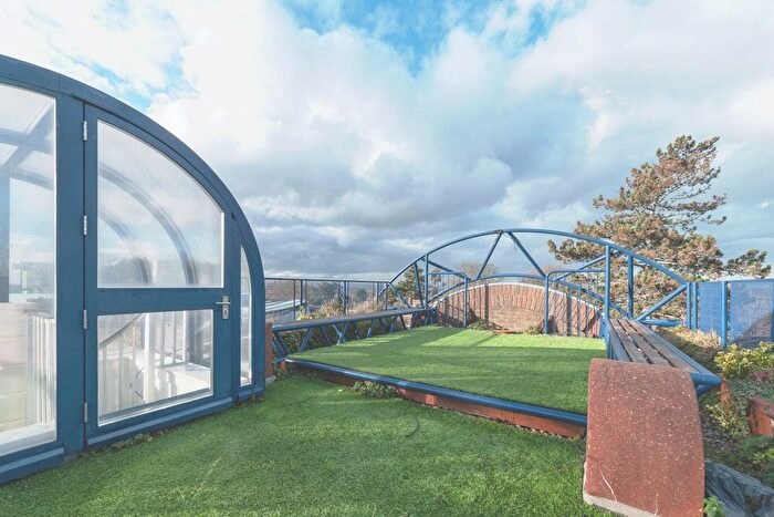 3 Bedroom Flat To Rent In Firecrest Drive, Hampstead, NW3