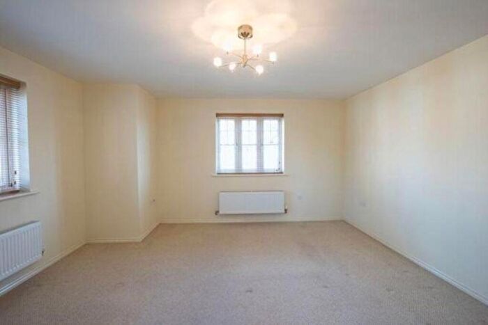 2 Bedroom Flat To Rent In Baxendale Road, Chichester, PO19