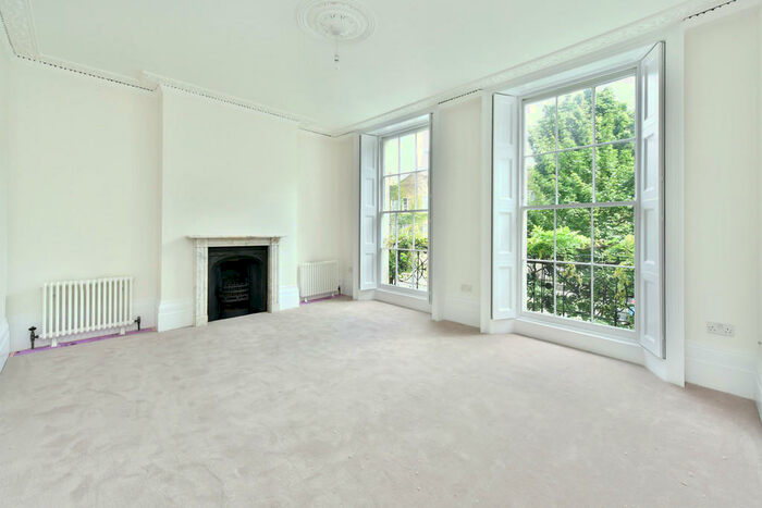 3 Bedroom Terraced House To Rent In Canonbury Road, Islington, N1