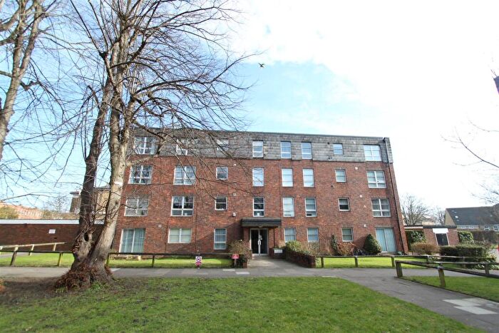 2 Bedroom Apartment For Sale In Marlowe Gardens, London, SE9