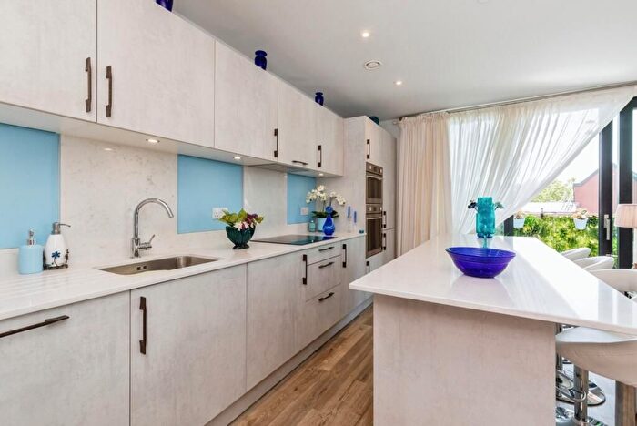 2 Bedroom Flat For Sale In St. Johns Road, Southville, Bristol, BS3