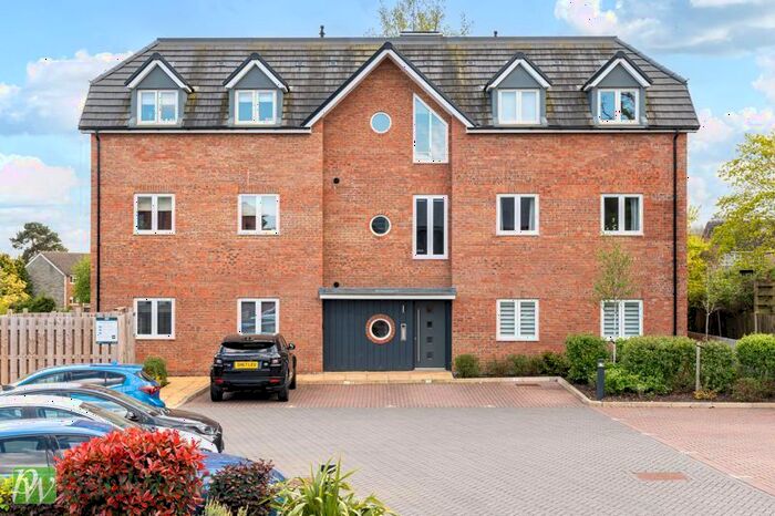 2 Bedroom Flat For Sale In Florence Court, Park Lane, Knebworth, SG3