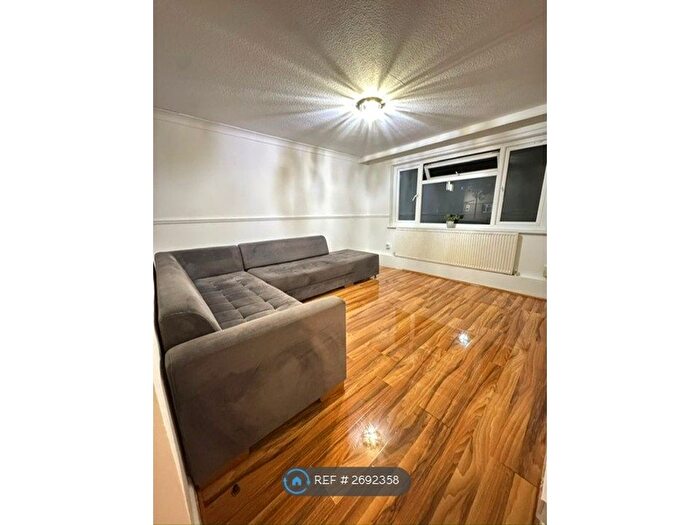 1 Bedroom Flat To Rent In Harveyfields, Waltham Abbey, EN9