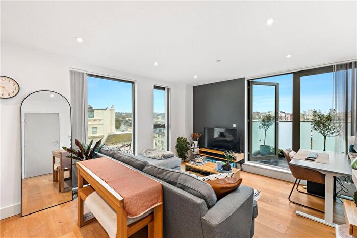 1 Bedroom Apartment For Sale In Kingsway, Hove, East Sussex, BN3