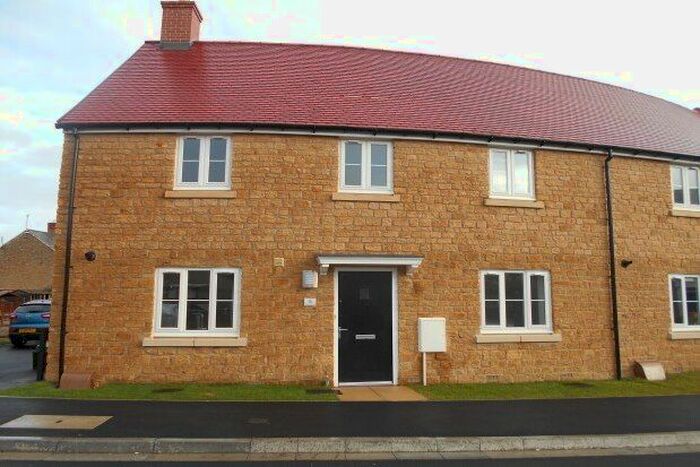 3 Bedroom Property To Rent In Long Orchard Way, Martock, TA12