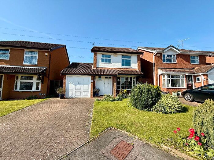 3 Bedroom Detached House For Sale In Kershaw Close, Barton Hills, Luton, Bedfordshire, LU3