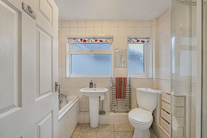 2 Bedroom Semi-Detached Bungalow For Sale In May Road, Dartford, DA2