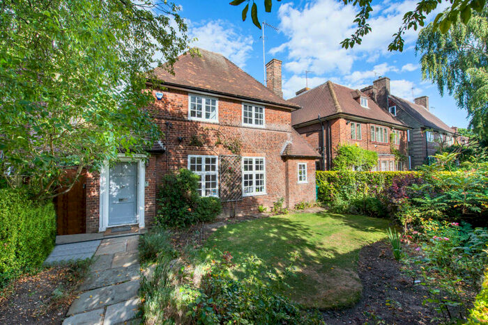 3 Bedroom Semi-Detached House To Rent In Wildwood Road Hampstead Heath, NW11