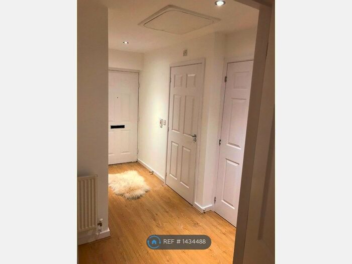 2 Bedroom Flat To Rent In Bell Court, Birmingham, B31