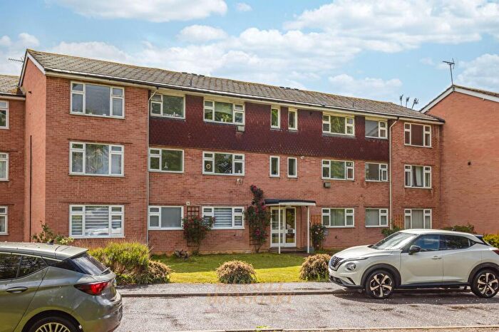 2 Bedroom Flat To Rent In Le May Close, Horley, RH6