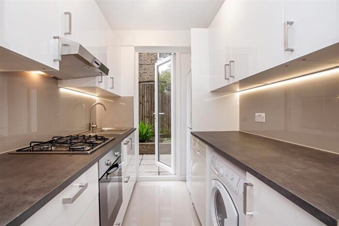 2 Bedroom Flat To Rent In Keslake Road, Queens Park, London, NW6