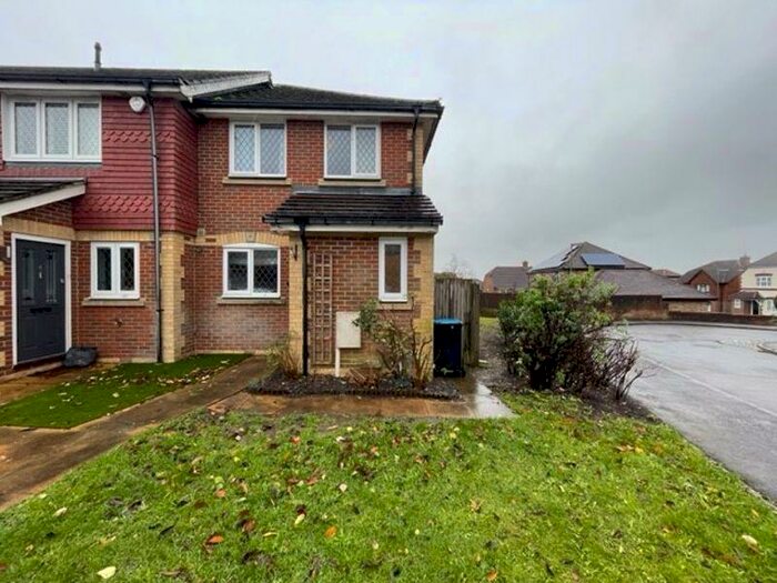 3 Bedroom End Of Terrace House To Rent In Caterham On The Hill, CR3
