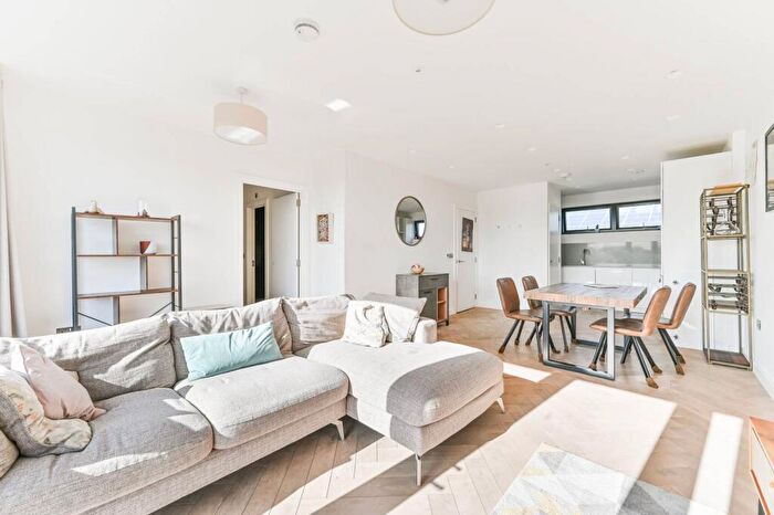 2 Bedroom Flat To Rent In Bell Foundry Close, Croydon, Croydon, CR0