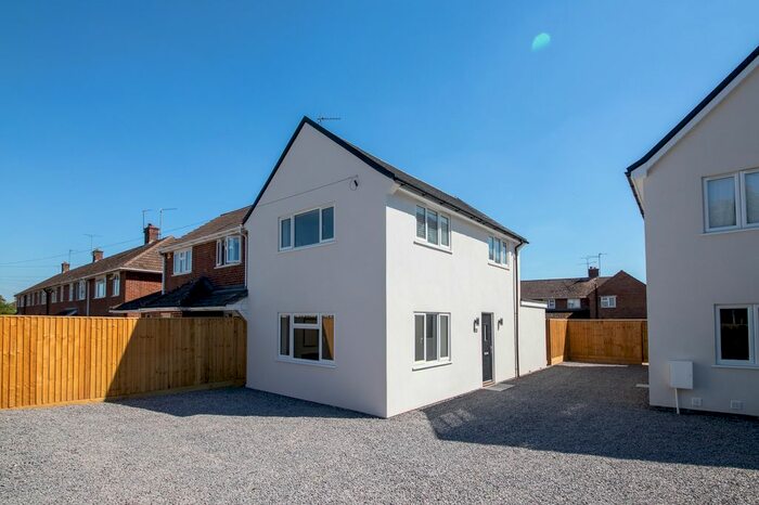 2 Bedroom Semi-Detached House To Rent In Southcote Lane, Reading, RG30