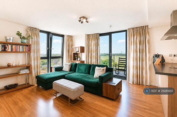 3 Bedroom Flat To Rent In Sky Apartments, London, E9