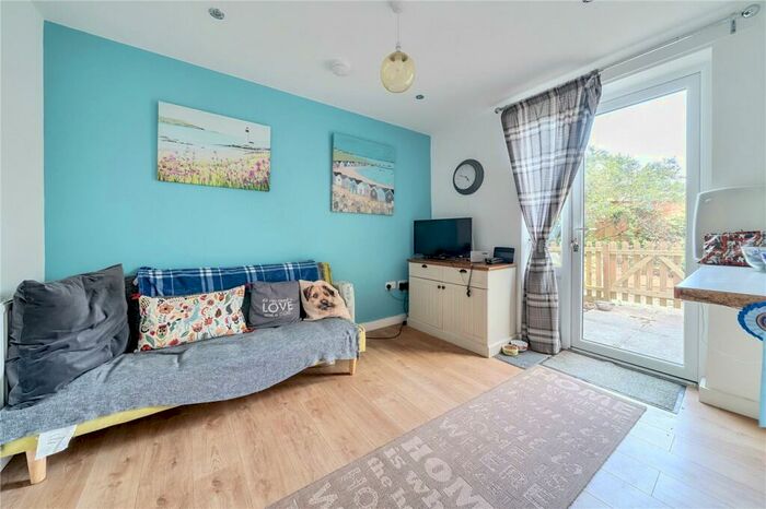 1 Bedroom Apartment For Sale In Churchill Drive, Crediton, Devon, EX17