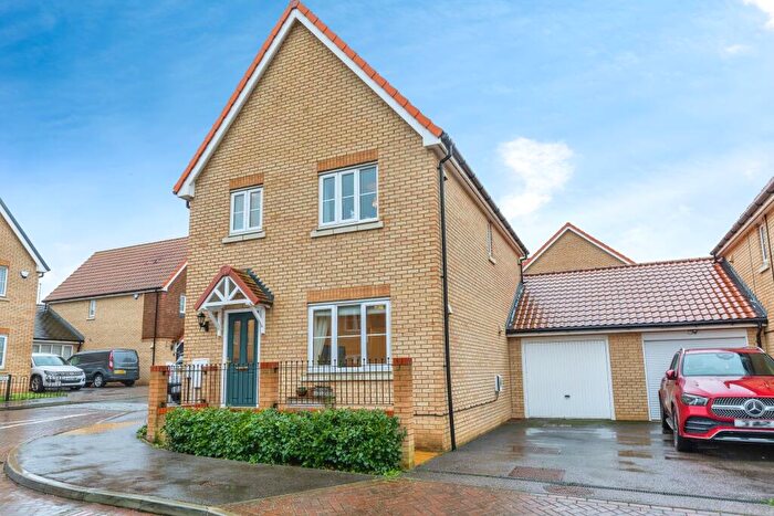 3 Bedroom Link Detached House For Sale In Sparrow Drive, Chattenden, Rochester, ME3