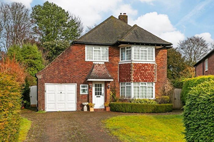 3 Bedroom Detached House For Sale In Woodfield Drive, Winchester, SO22
