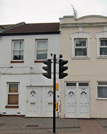 2 Bedroom Flat To Rent In Whitehorse Road, Croydon, CR0