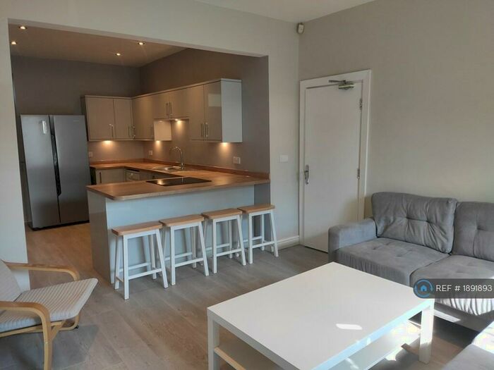 6 Bedroom Semi-Detached House To Rent In Ashford Road, Manchester, M20