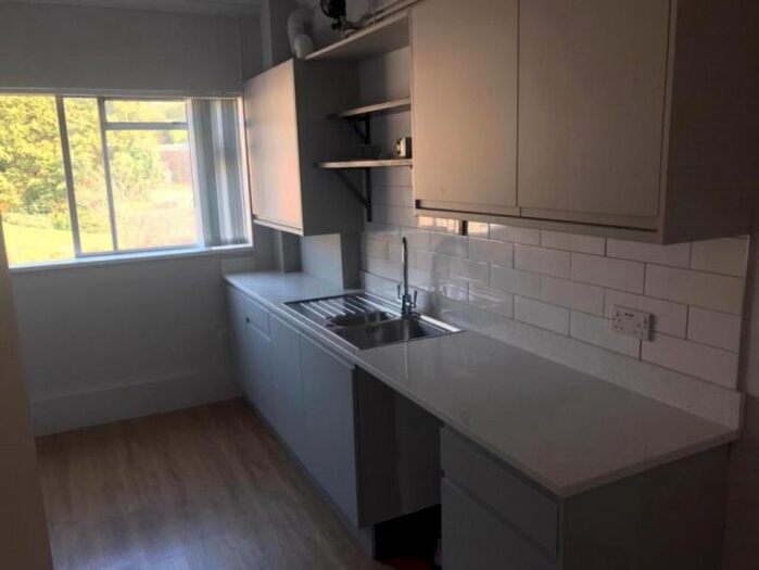 2 Bedroom Property To Rent In Long Oaks Court, Sketty, Swansea, SA2