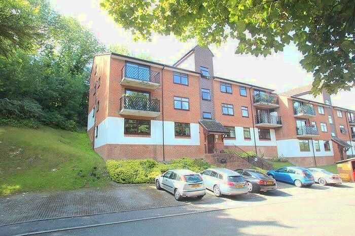 1 Bedroom Flat To Rent In Bedroom Flat In Whyteleafe, CR3