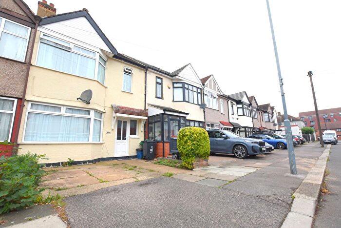 3 Bedroom Terraced House To Rent In Trelawney Road, Ilford, IG6