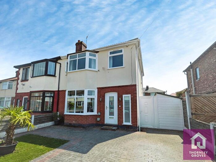 3 Bedroom Semi-Detached House For Sale In Hawthorn Drive, Salford, M6