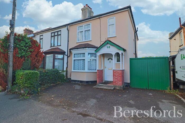 3 Bedroom Semi-Detached House For Sale In Argyle Gardens, Upminster, RM14