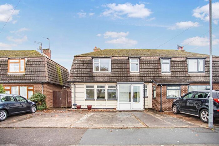 3 Bedroom Semi-Detached Bungalow For Sale In The Mede, Freckleton, Preston, PR4