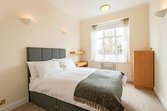 2 Bedroom Apartment To Rent In Hall Road, St John's Wood, London, NW8