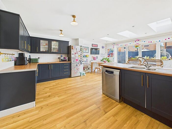 3 Bedroom Link Detached House For Sale In Highclere Road, Quedgeley, Gloucester, GL2