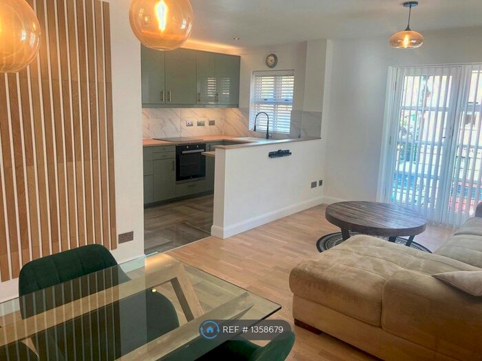 2 Bedroom Flat To Rent In Egerton House, Manchester, M15