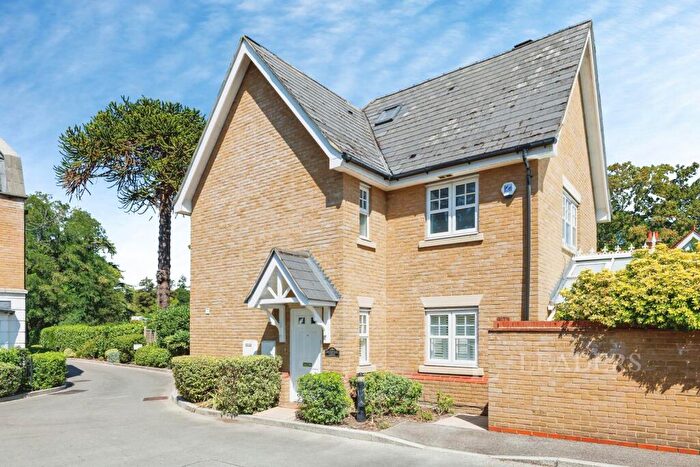 4 Bedroom Detached House To Rent In Duchess Court, Weybridge, Surrey, KT13