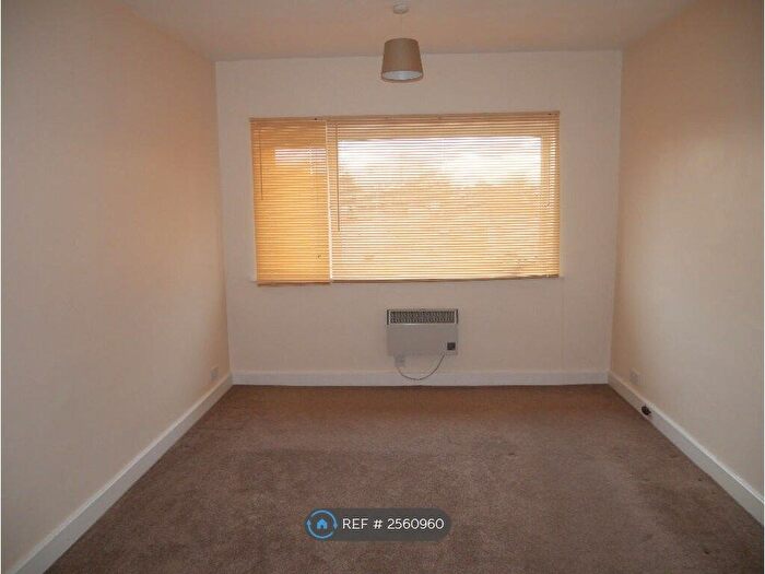 2 Bedroom Flat To Rent In Worcester Road, Cheadle Hulme, Cheadle, SK8