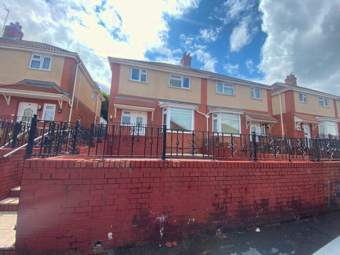 3 Bedroom Semi-Detached House To Rent In Garden Suburbs, Trimsaran, Carmarthenshire, SA17