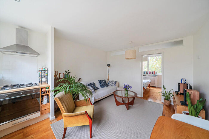 1 Bedroom Apartment For Sale In Coleraine Road, London, SE3