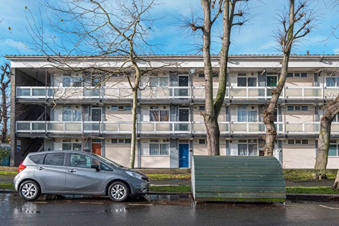 1 Bedroom Flat To Rent In Cassinghurst, North Dulwich, London, SE24