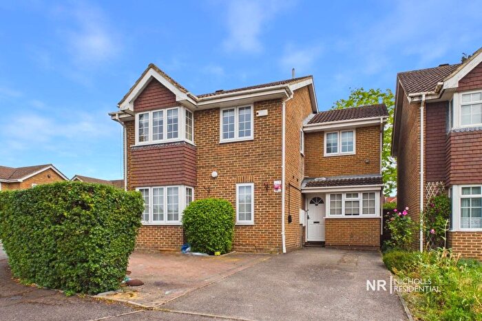 4 Bedroom Detached House To Rent In Oaklands Close, Chessington, Surrey., KT9
