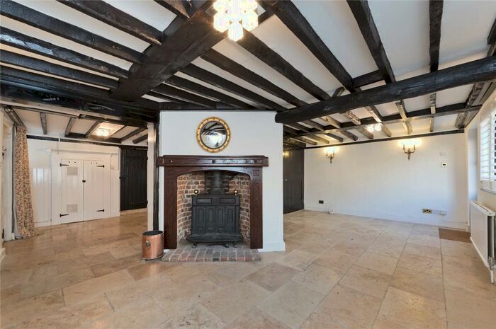 4 Bedroom House To Rent In High Street, Thames Ditton, Surrey, KT7