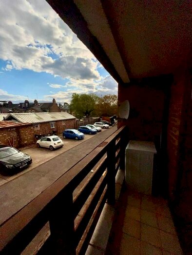 1 Bedroom Flat To Rent In Hows Road, Cowley, Uxbridge, UB8